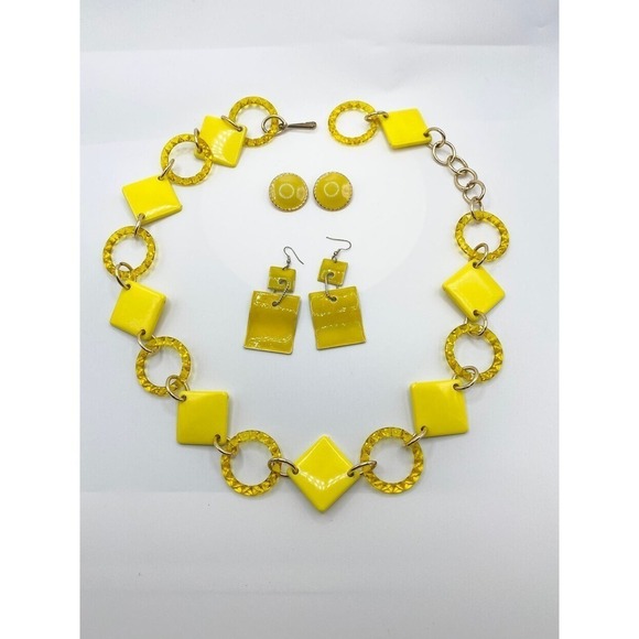 Yellow 70s Chain Belt Square Round Plastic links, Pierced Earrings, Square Round - Picture 1 of 10